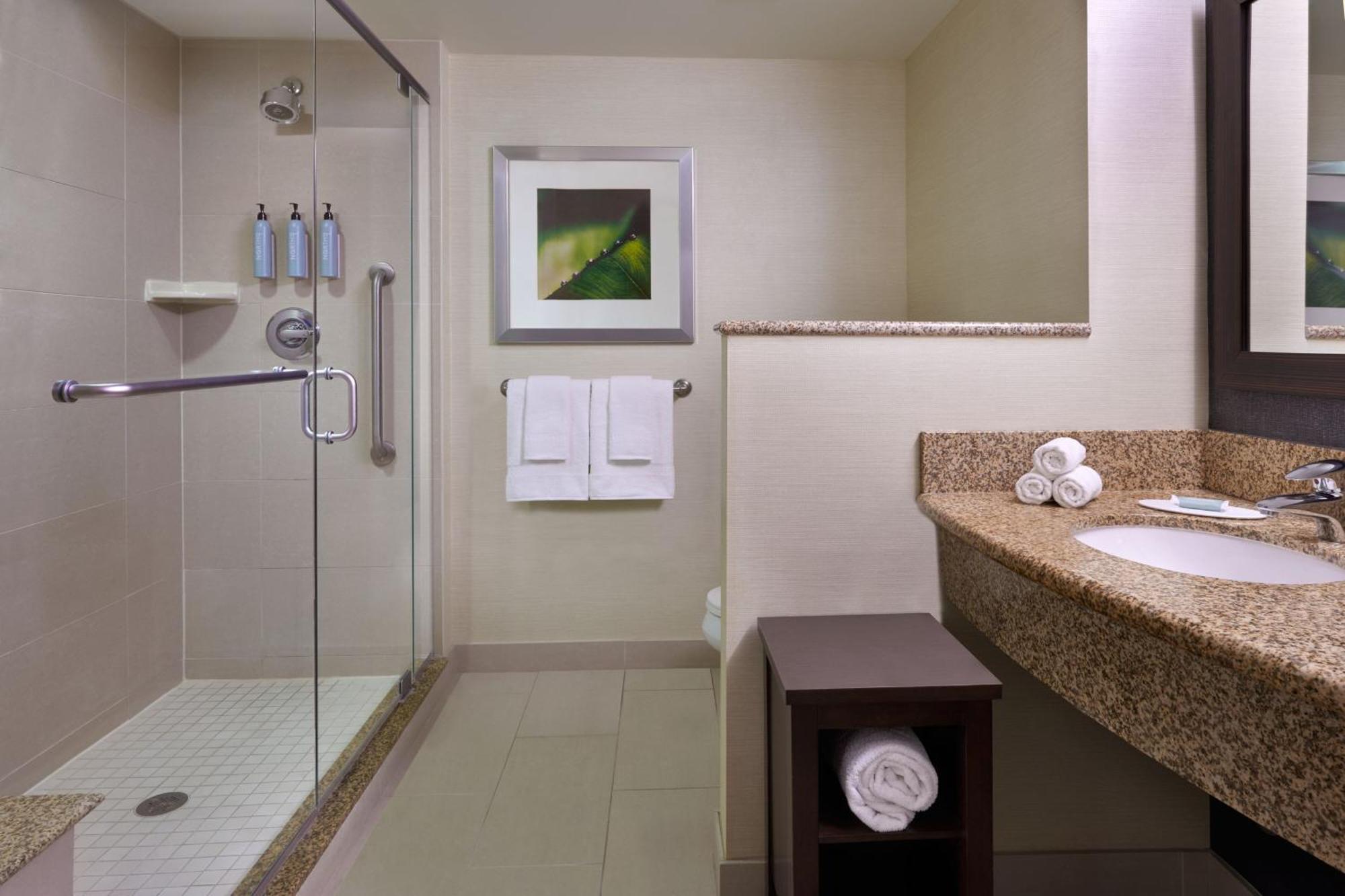 Courtyard By Marriott Calgary Airport Otel Dış mekan fotoğraf